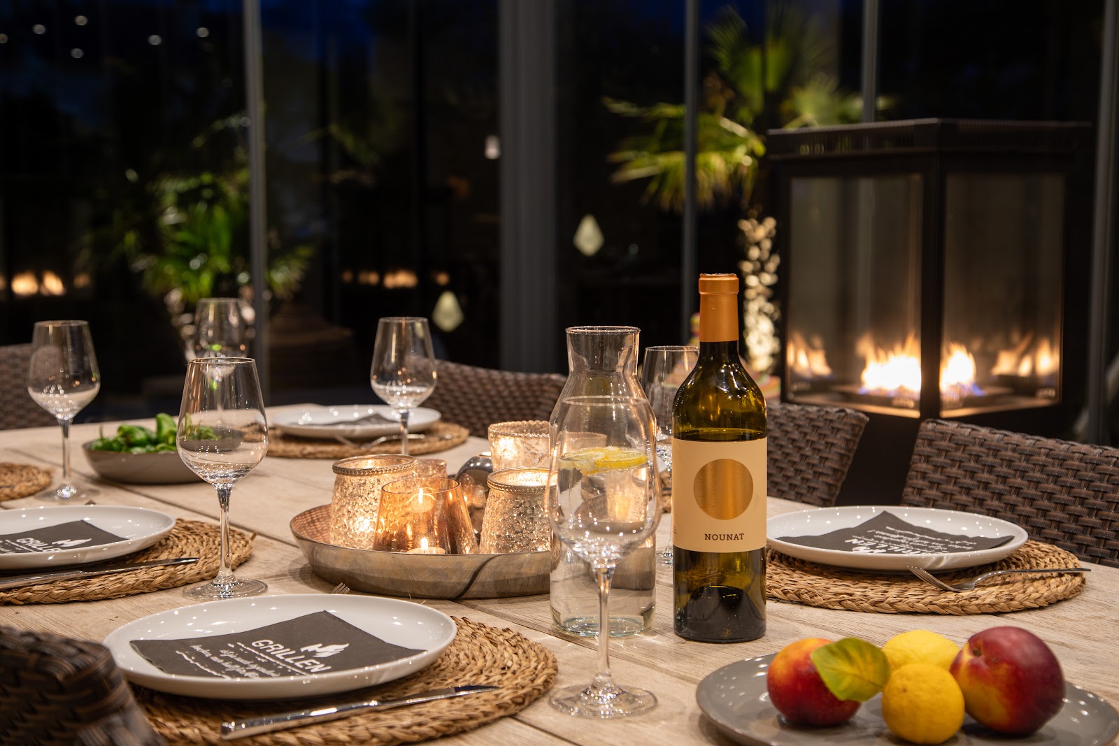 BBQ and poolside dining