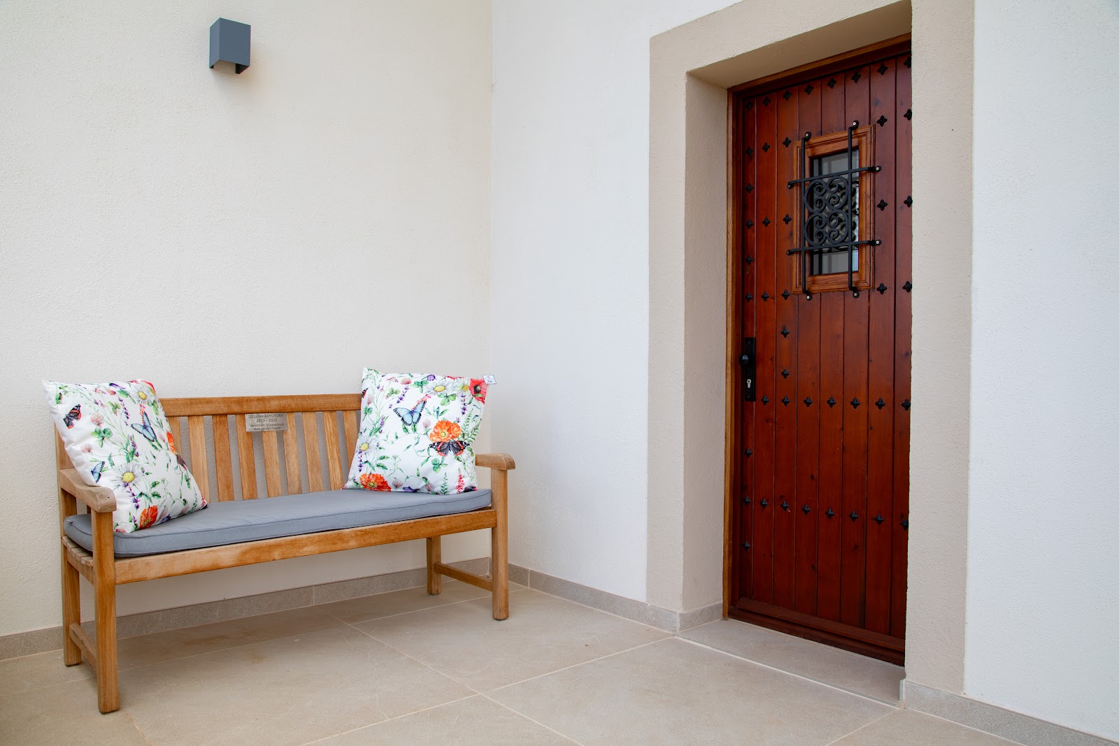Welcome entrance