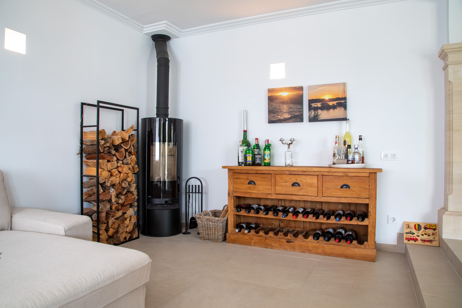 Cosy fireplace area