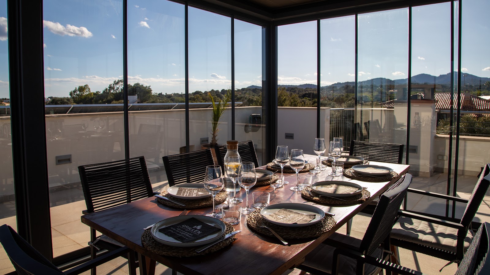 Dining on the rooftop with 360° views